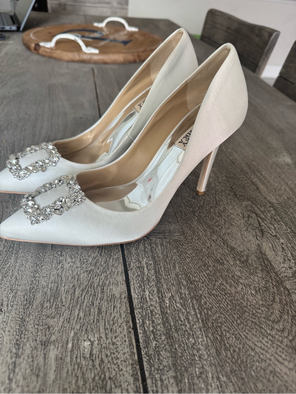 Badgley Mischka Ivory Satin Pointed Toe Heels with Crystal Buckle- no box - Picture 3 of 7